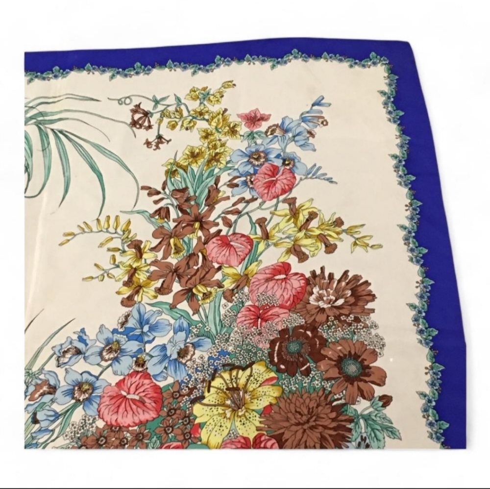 Vintage GUCCI Flora Flower Bouquet 100% Silk Italian Scarf, VITTORIO ACCORNERO - Picture 3 of 8